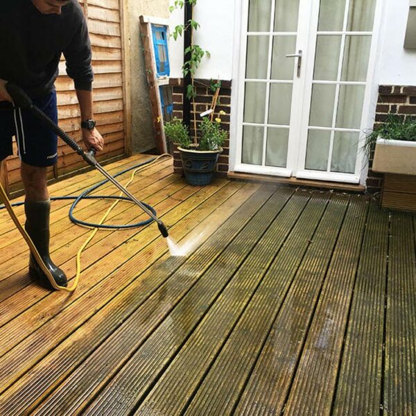 Údržba a čištění dřevěných teras