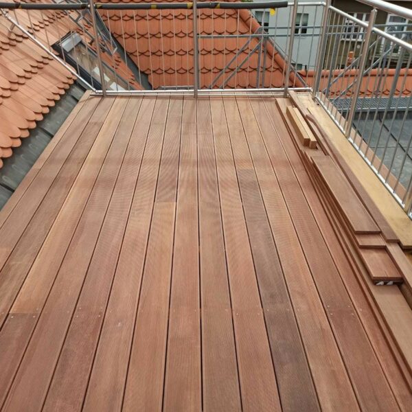 Dřevěná terasa merbau balkón